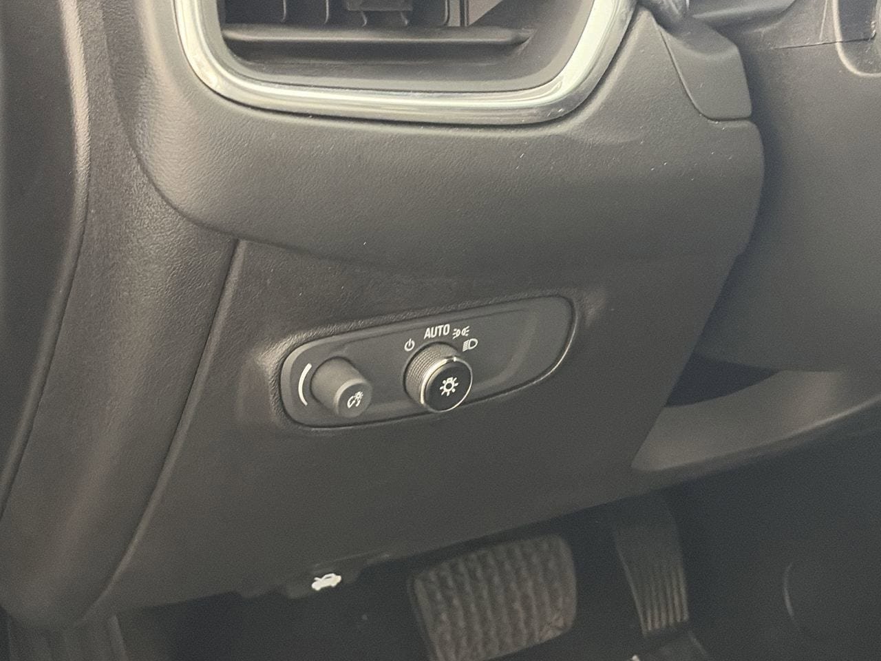 Used 2022 Chevrolet Equinox LT FWD image 12