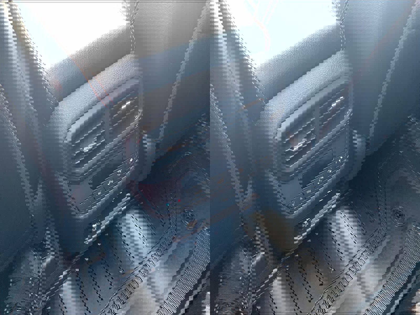 Used 2025 Honda Pilot TrailSport image 28