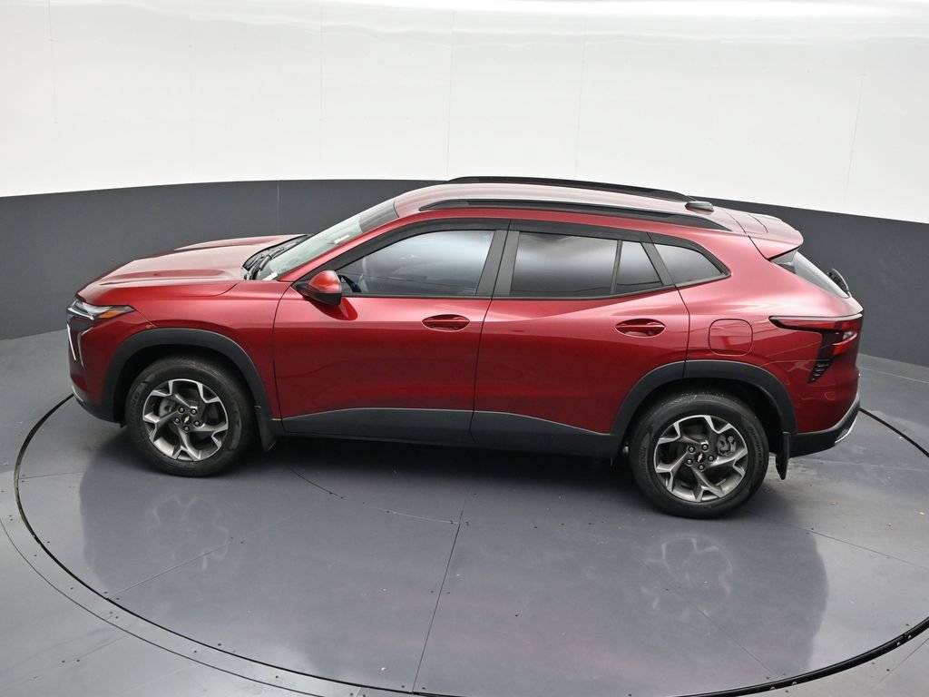 Used 2024 Chevrolet Trax LT FWD image 22