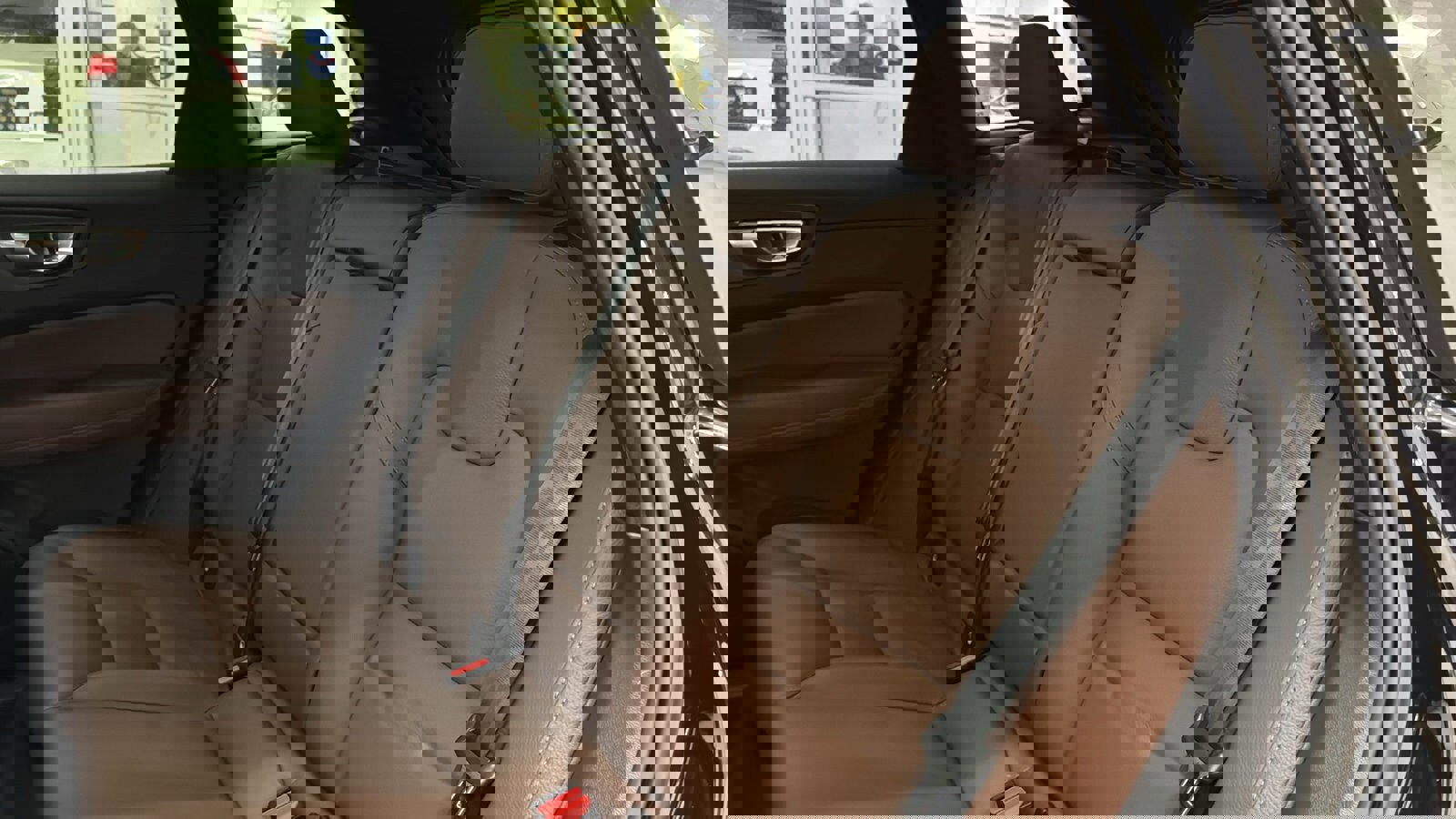 Certified 2023 Volvo XC60 B5 Plus w/ Climate Package image 27