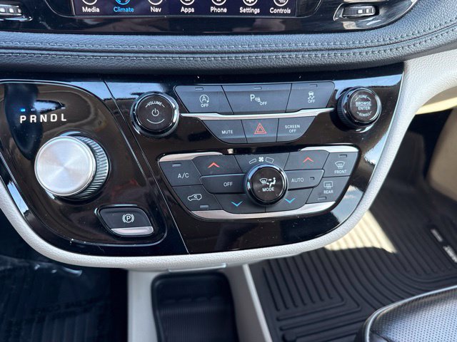 Used 2020 Chrysler Pacifica Limited FWD image 24