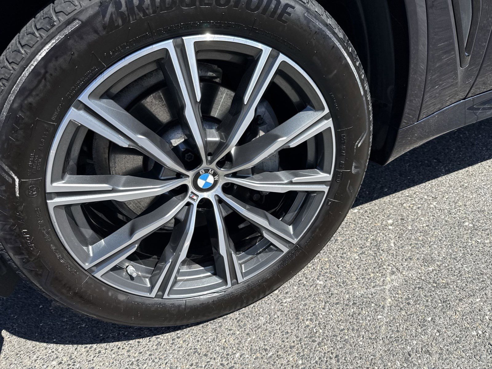 Used 2023 BMW X5 xDrive40i w/ M Sport Package image 11