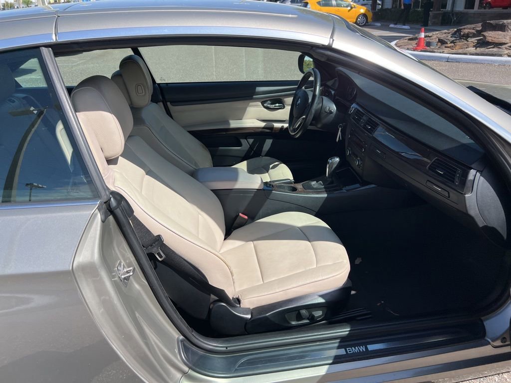 Used 2011 BMW 328i Convertible image 12