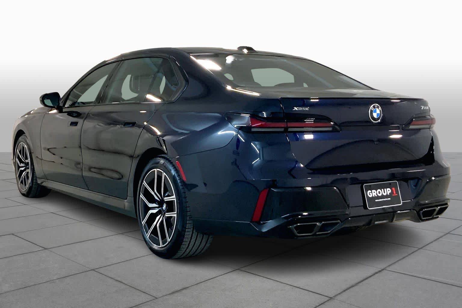 Used 2025 BMW 760i xDrive image 11