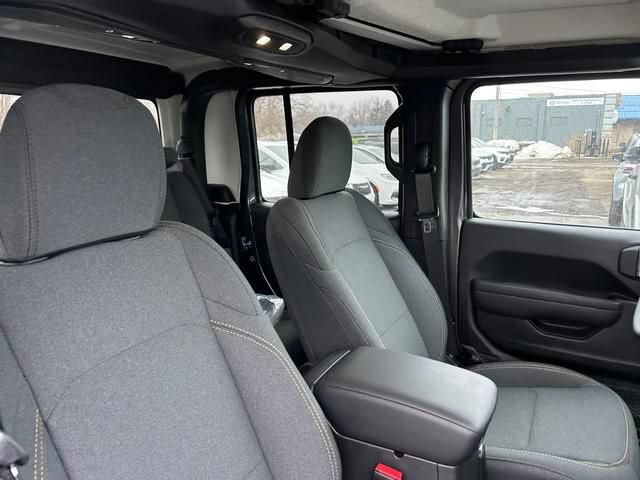 New 2025 Jeep Gladiator Sport AWD/4WD image 32