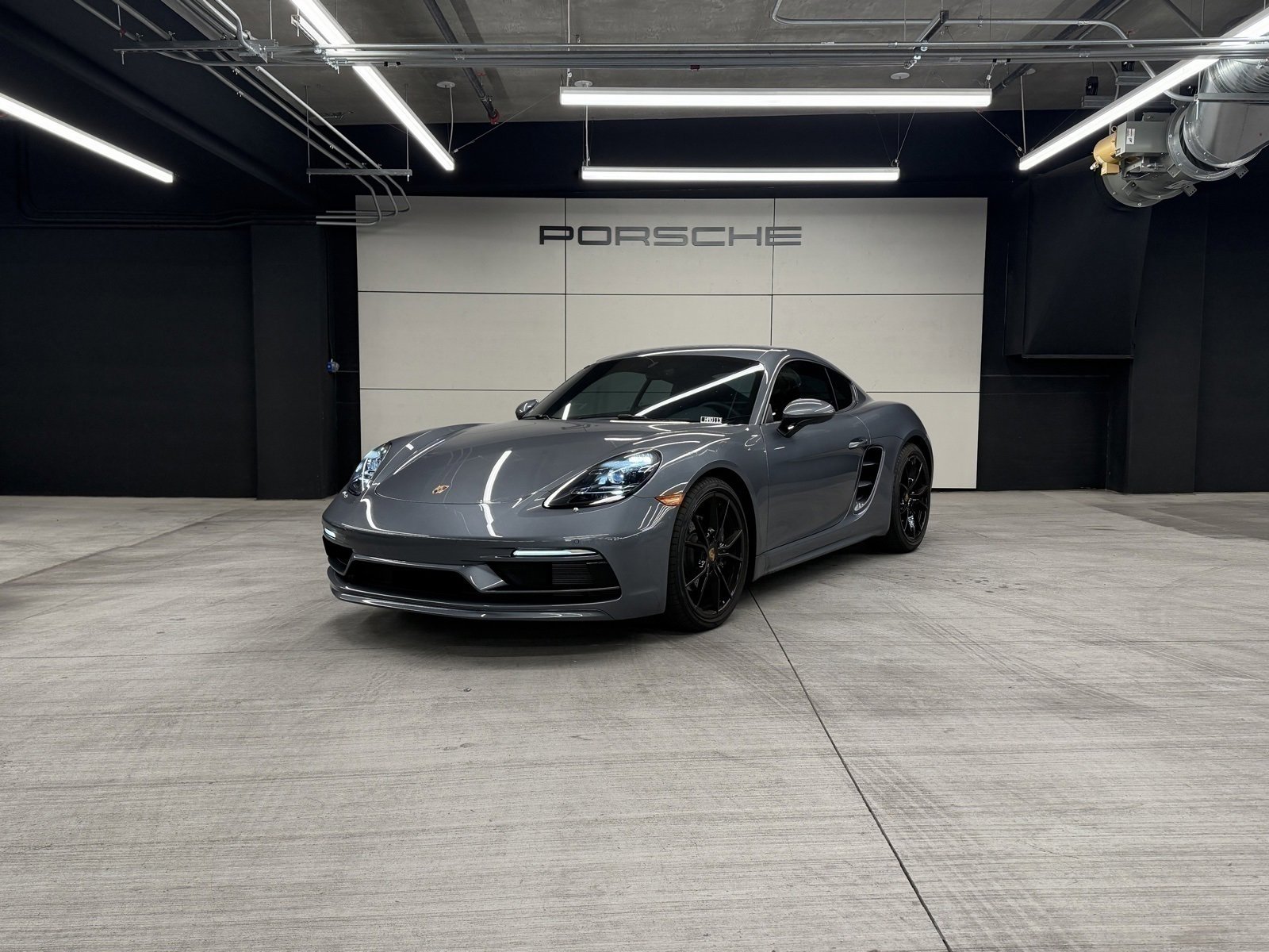 Used 2025 Porsche 718 Cayman image 1