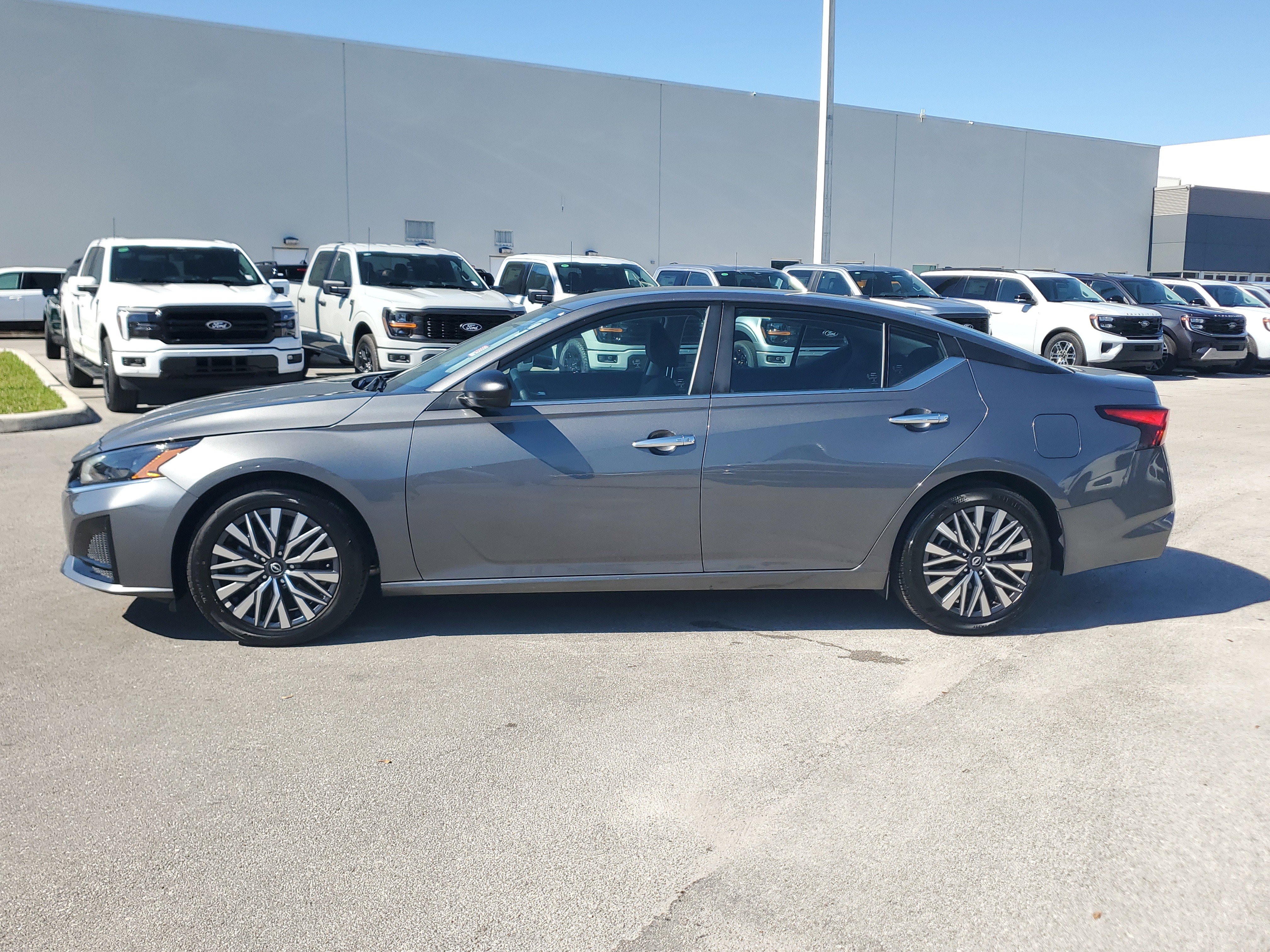 Certified 2025 Nissan Altima 2.5 SV image 8