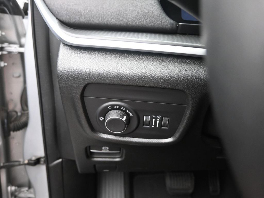 Used 2024 Jeep Grand Cherokee L Laredo image 35