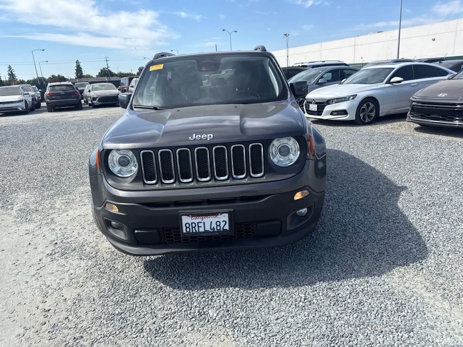 Used 2018 Jeep Renegade Latitude w/ Advanced Technology Group FWD video 2
