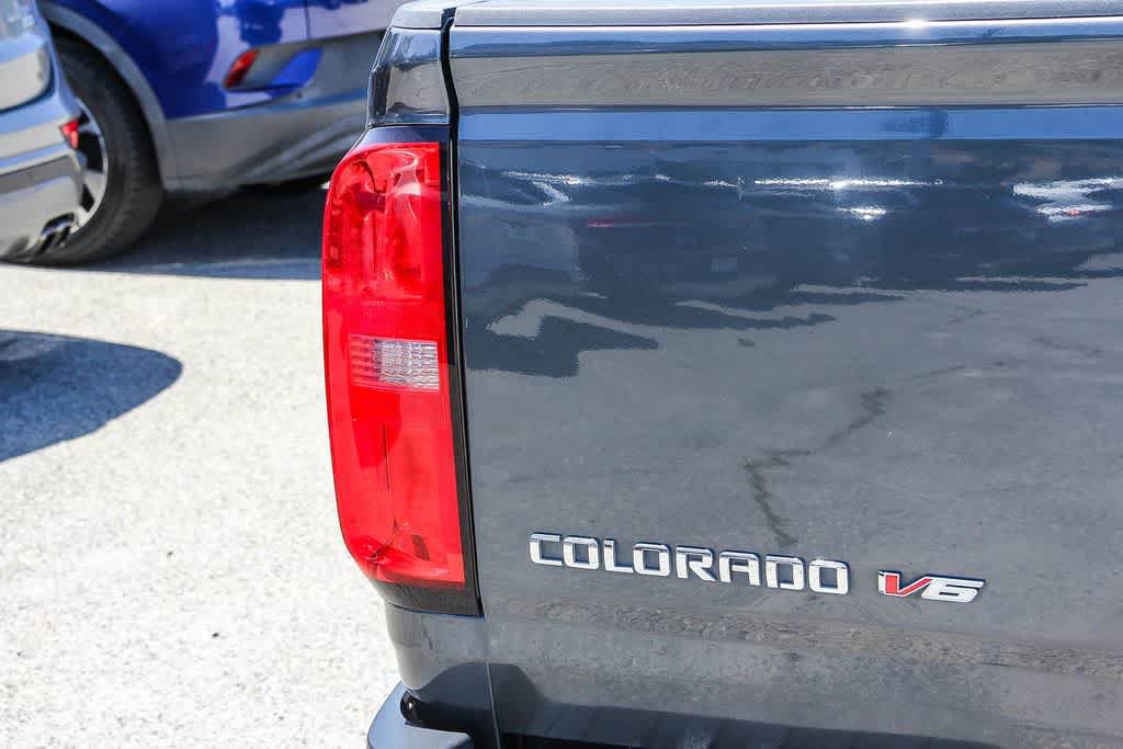 Used 2017 Chevrolet Colorado LT w/ LT Convenience Package RWD image 11