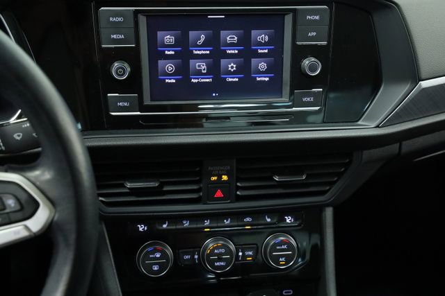 Certified 2022 Volkswagen Jetta SE image 16