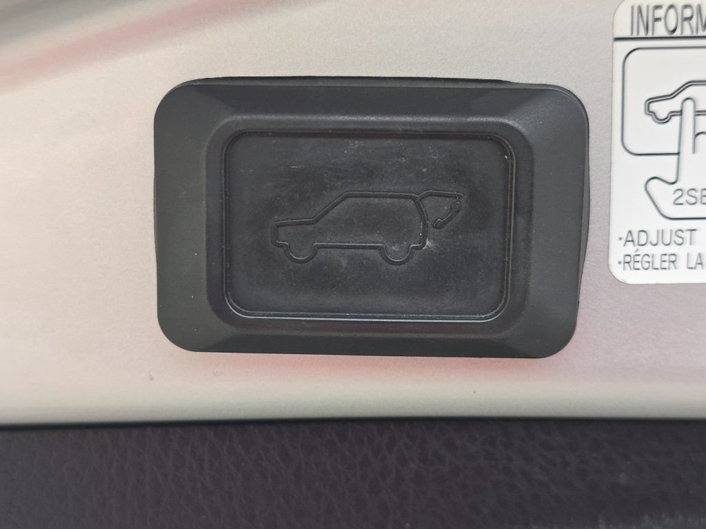 Used 2015 Toyota RAV4 Limited AWD/4WD image 25