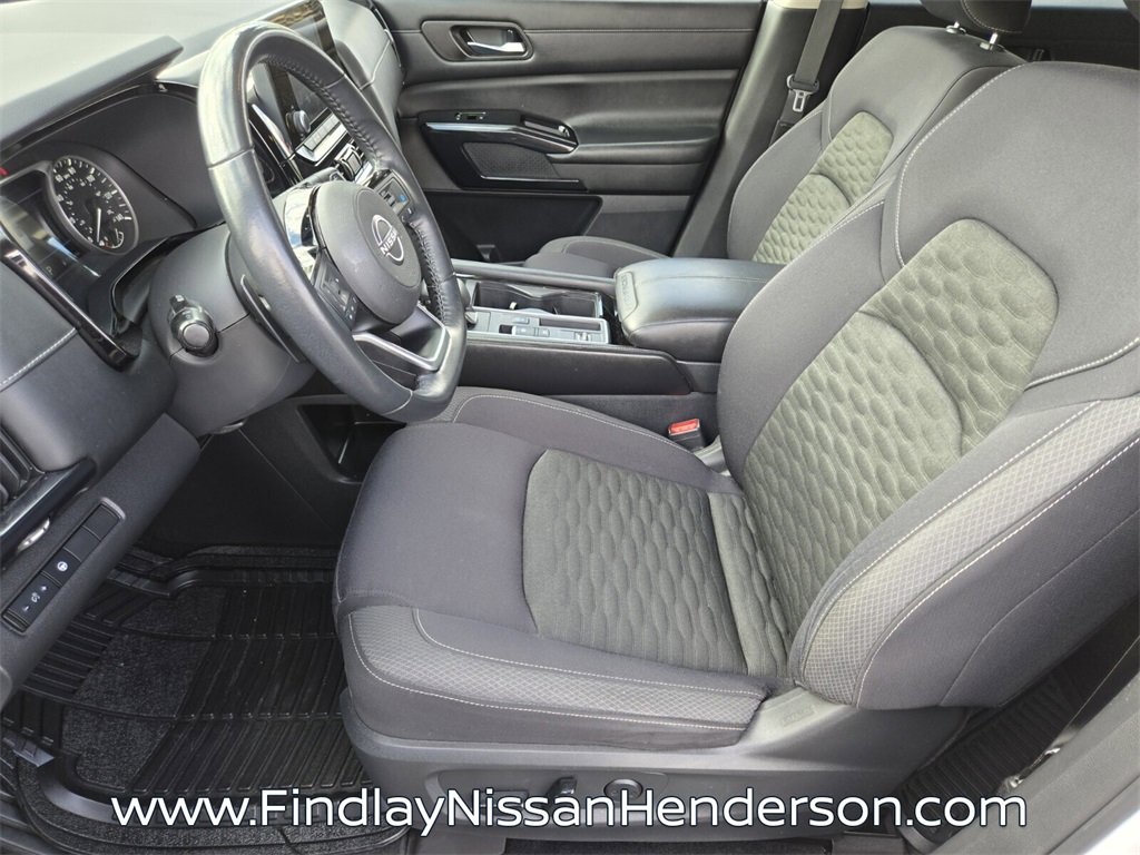 Used 2022 Nissan Pathfinder SV image 11