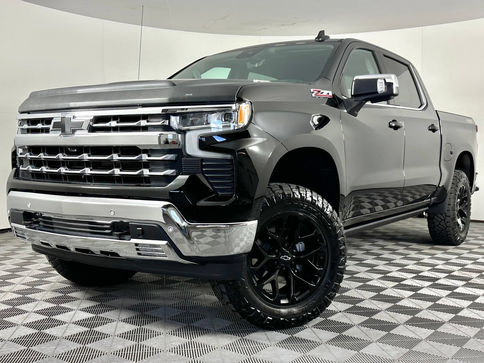 Used 2023 Chevrolet Silverado 1500 LTZ w/ Technology Package AWD/4WD image 44