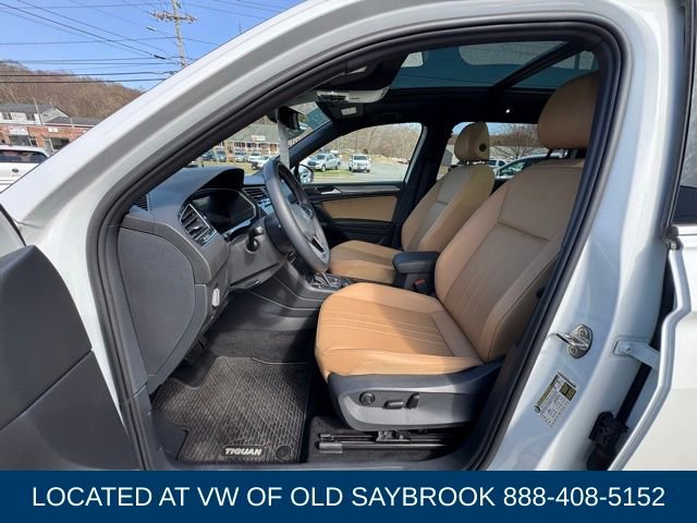 Used 2023 Volkswagen Tiguan SE w/ Panoramic Sunroof Package image 28