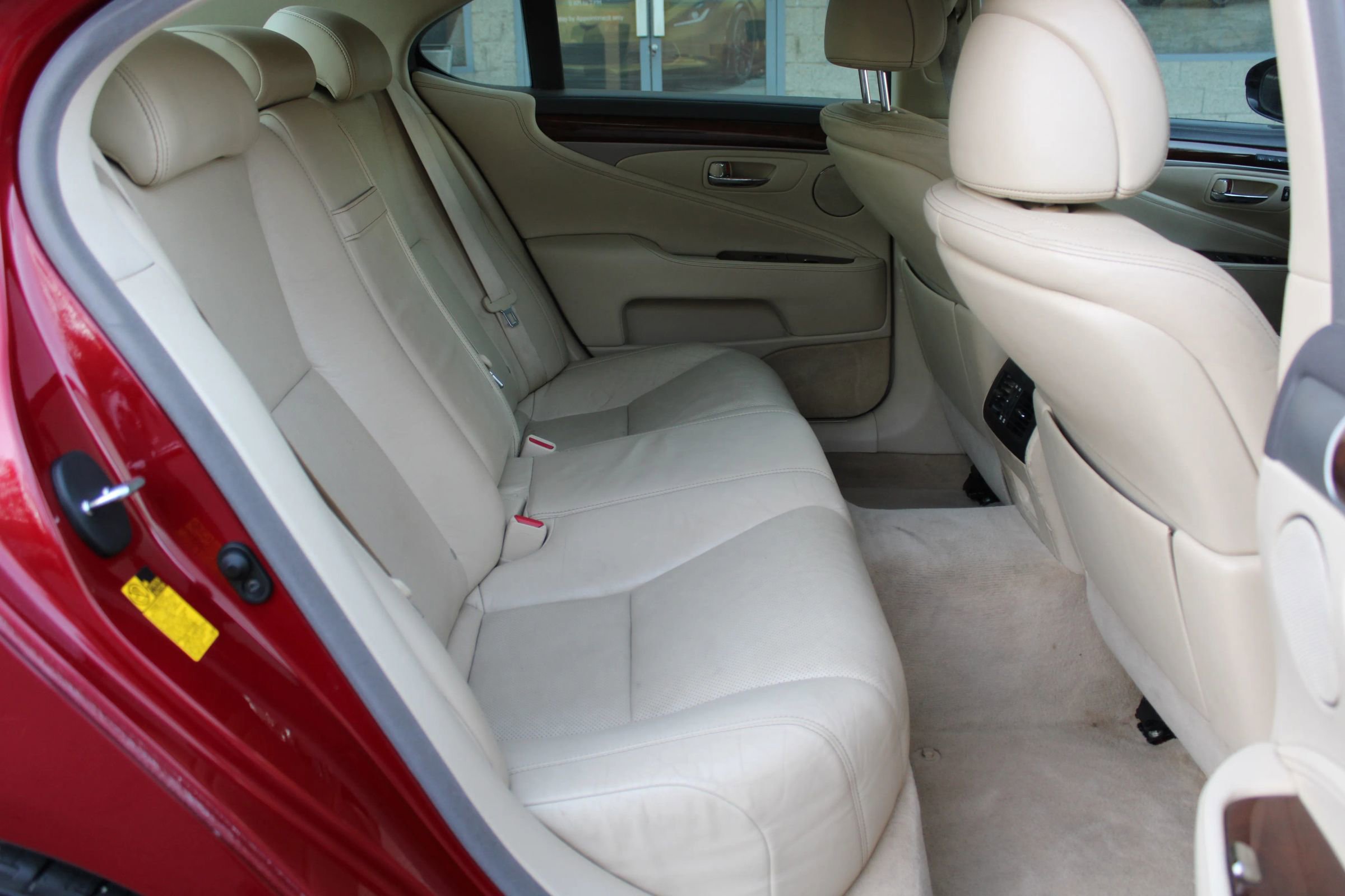 Used 2013 Lexus LS 460 w/ Comfort Pkg RWD image 28