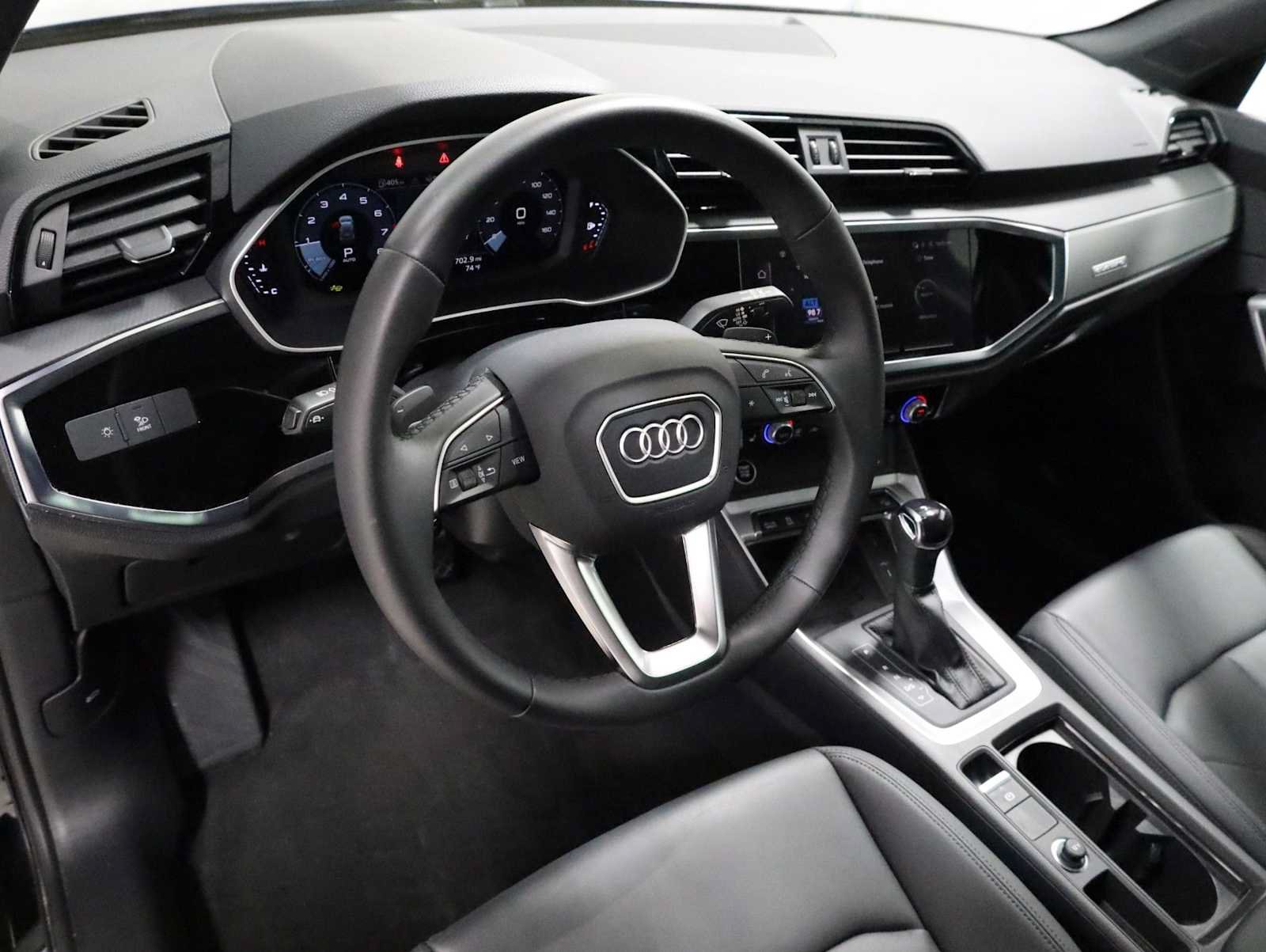Certified 2025 Audi Q3 2.0T Premium w/ Convenience Package AWD/4WD image 4