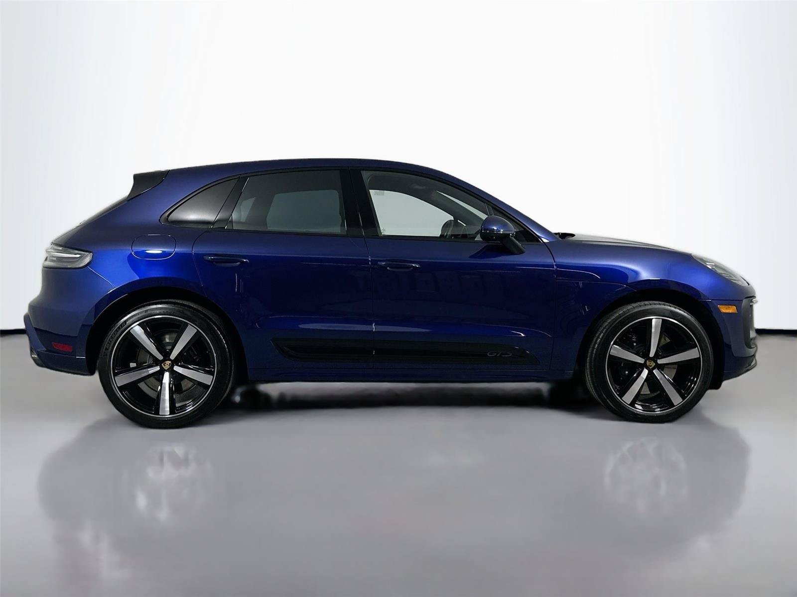 Certified 2025 Porsche Macan GTS AWD/4WD image 8