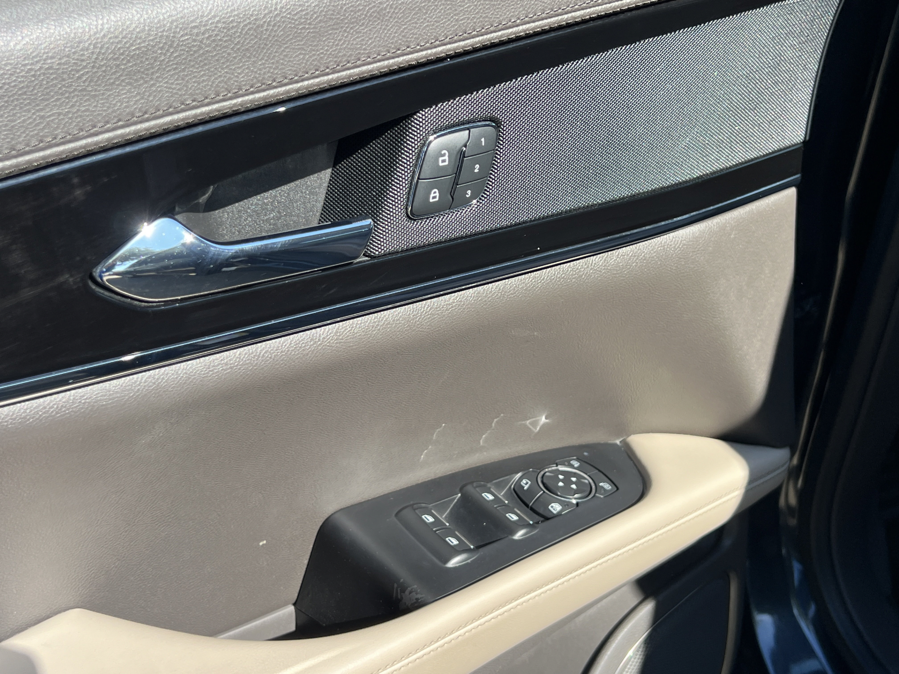 Used 2022 Lincoln Nautilus FWD image 11