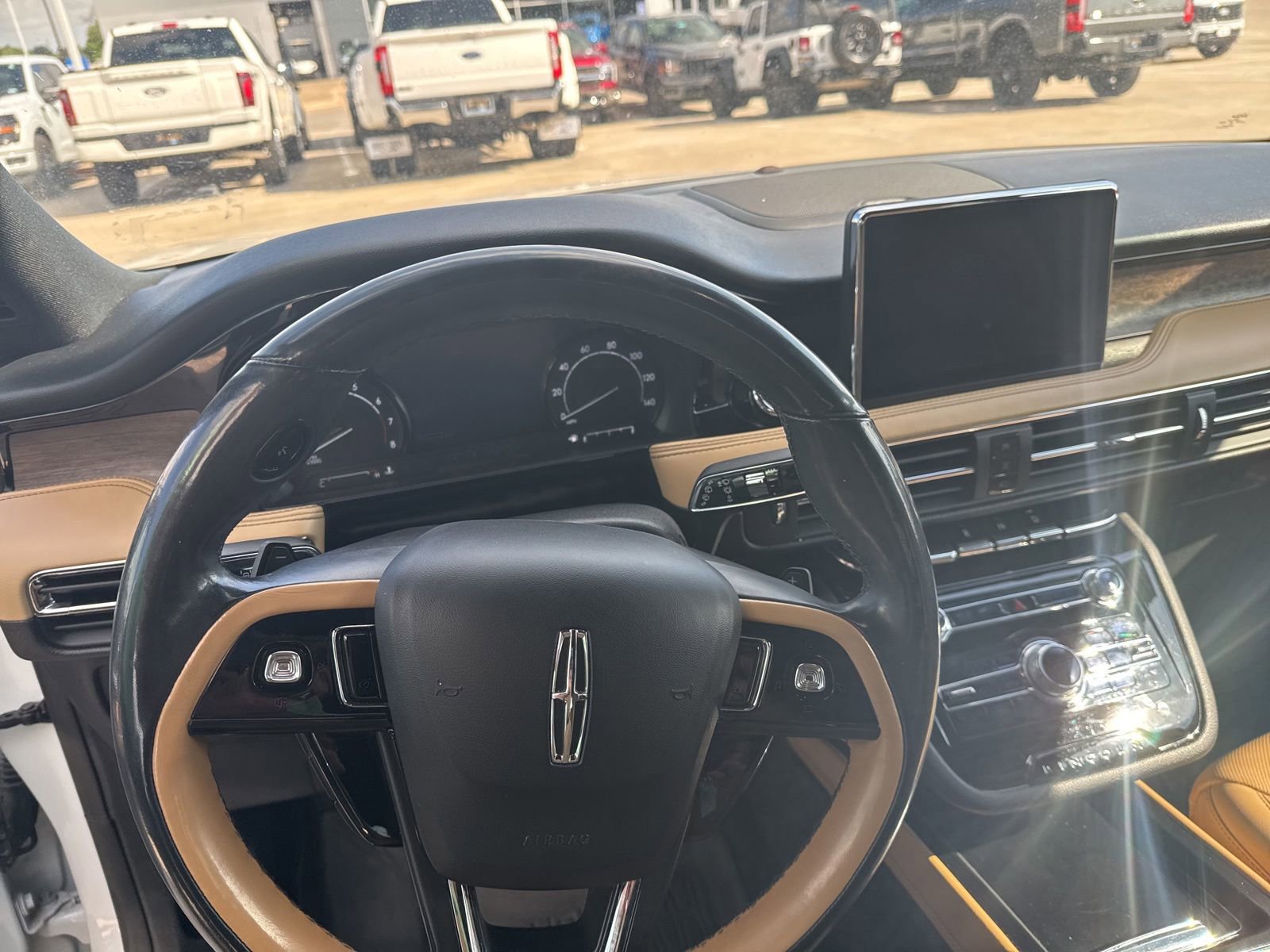 Used 2020 Lincoln Corsair Reserve w/ Appearance Package FWD image 11