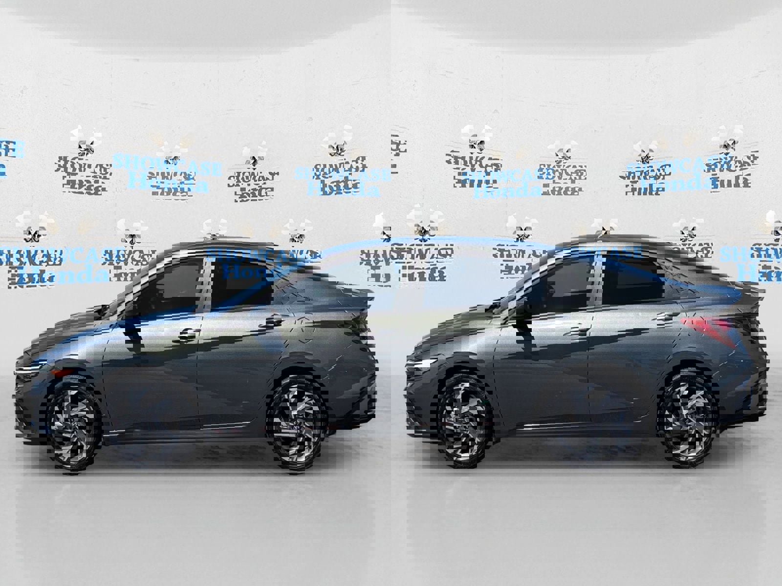 Used 2025 Hyundai Elantra Sport image 4