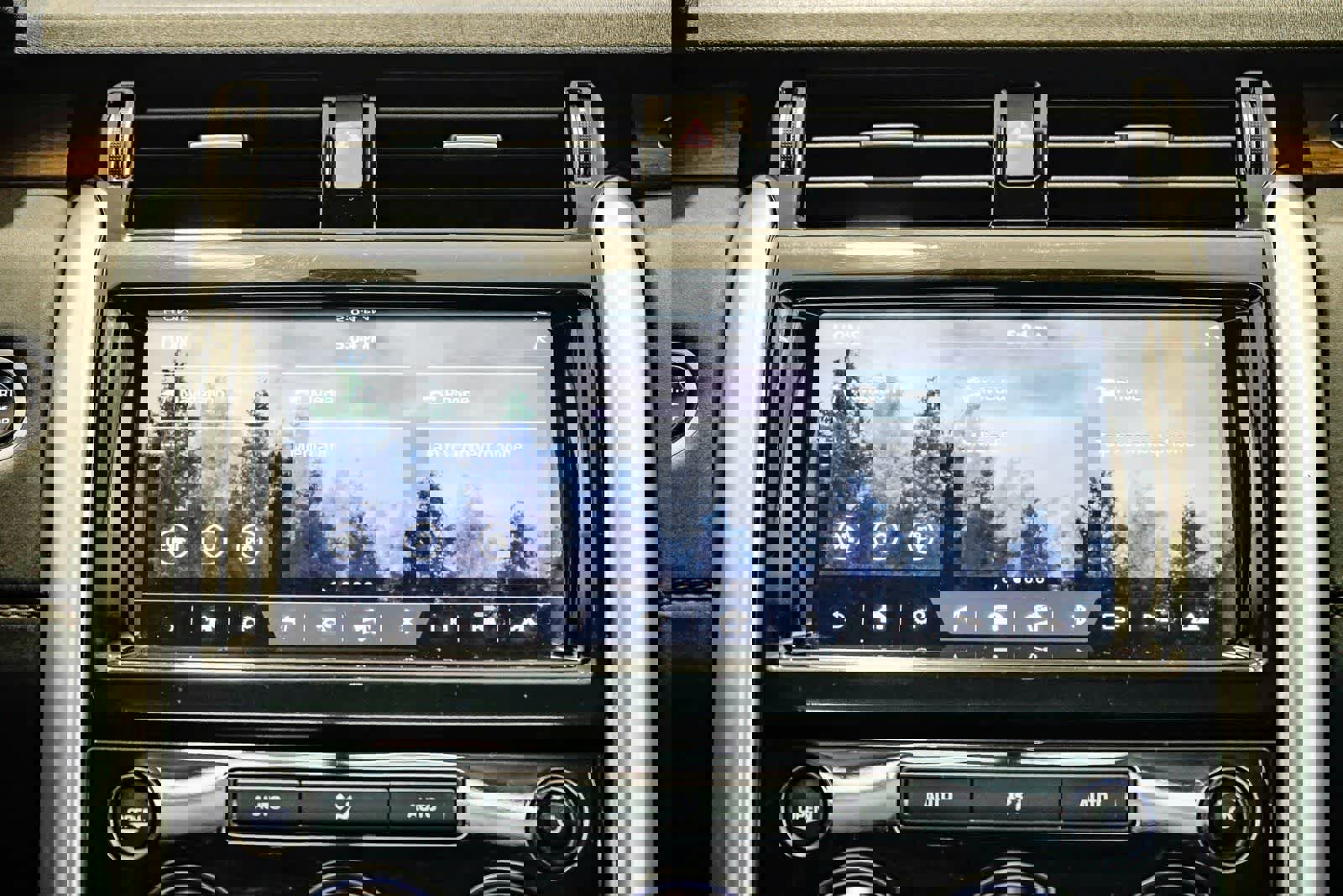 Used 2018 Land Rover Discovery HSE image 14