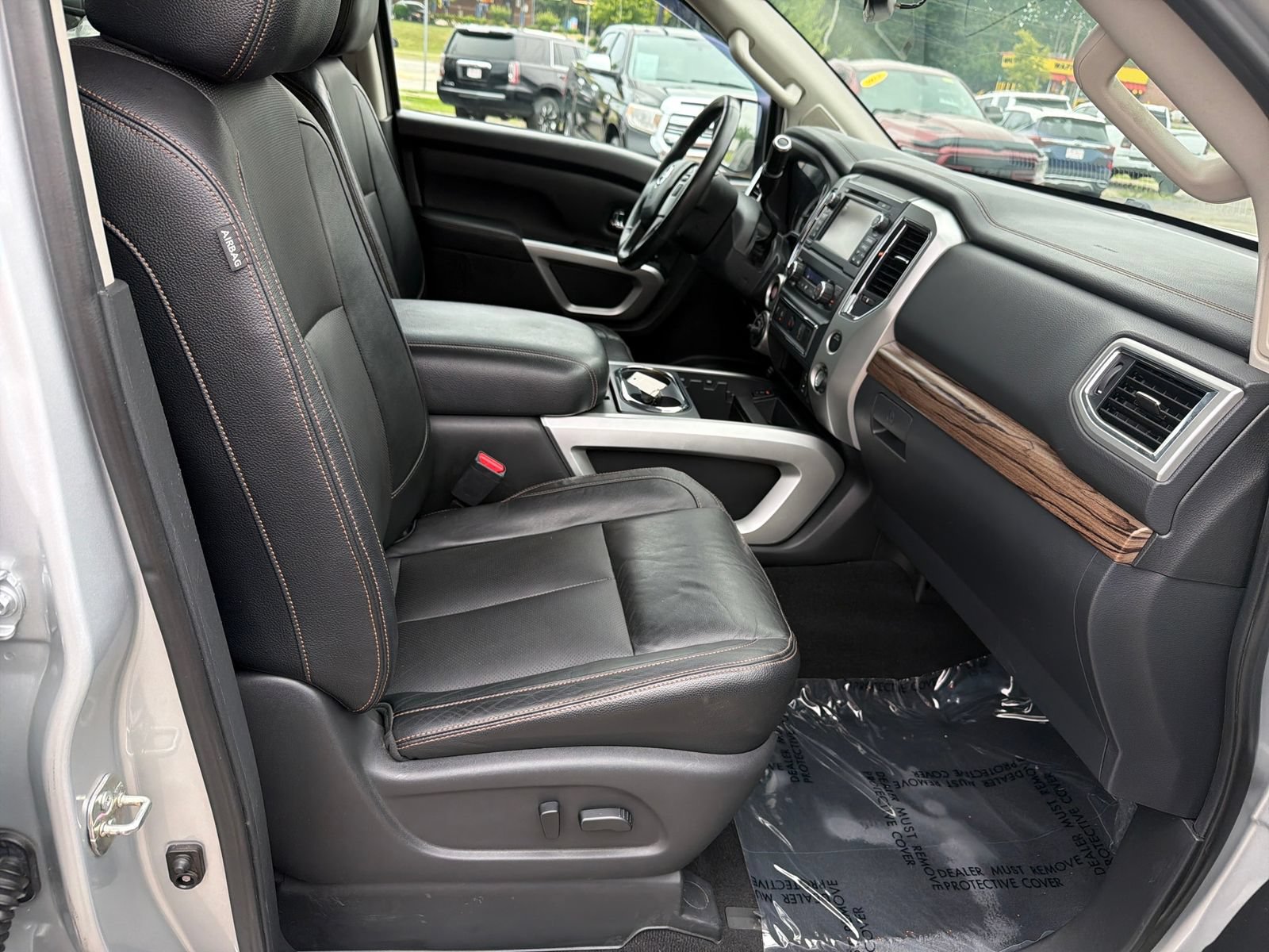 Used 2017 Nissan Titan SL AWD/4WD image 27
