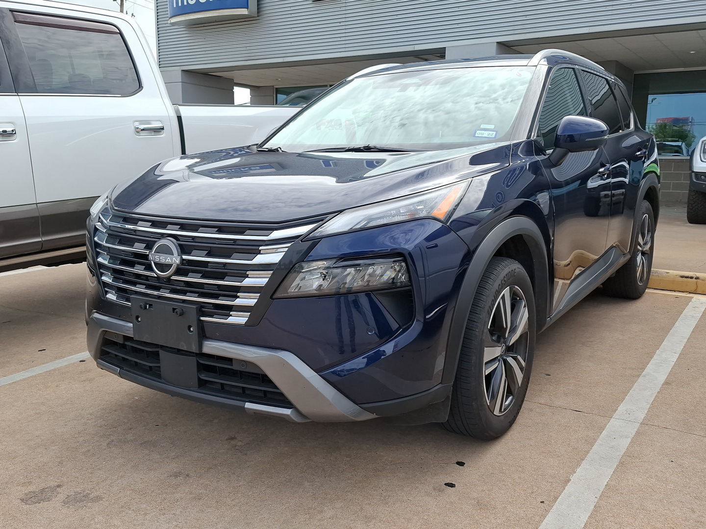 Used 2026 Nissan Rogue SL FWD image 3