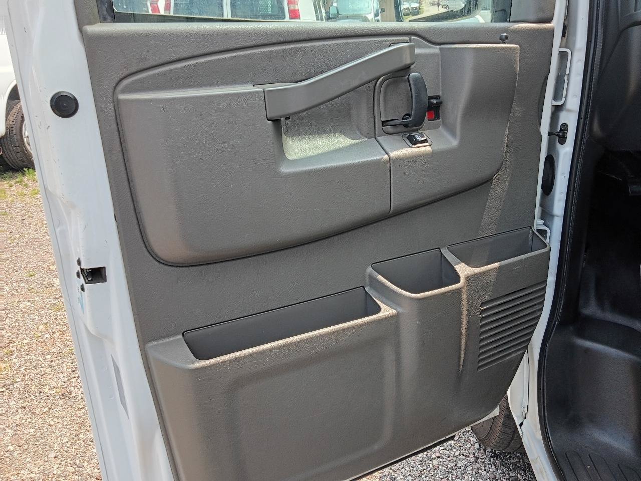 Used 2022 GMC Savana 3500 w/ Power Convenience Package RWD image 9
