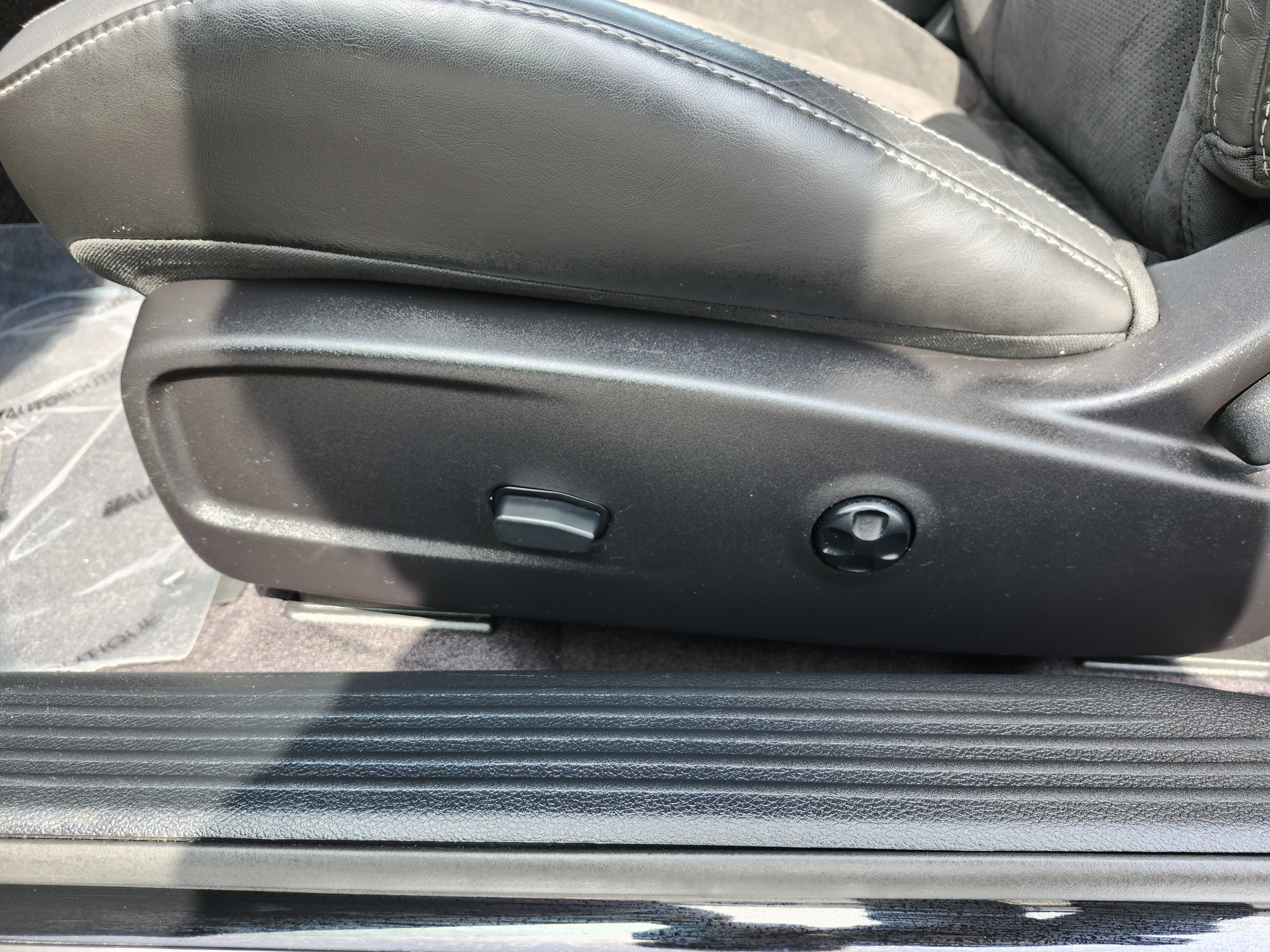 Used 2017 Dodge Challenger R/T Plus image 34