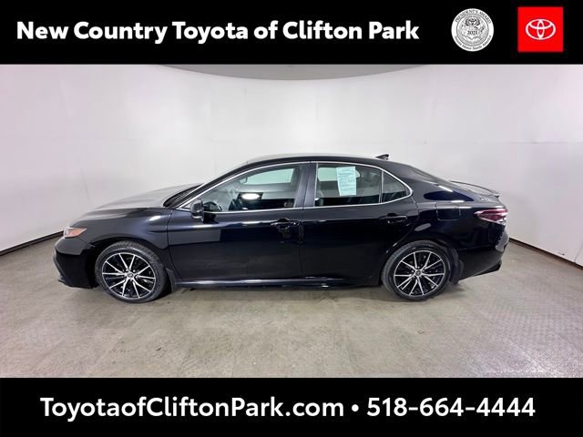 Used 2024 Toyota Camry SE image 6