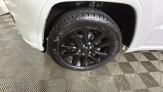 Used 2020 Jeep Grand Cherokee Altitude AWD/4WD image 9