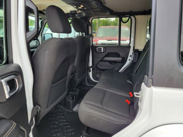 Used 2020 Jeep Wrangler Unlimited Sahara image 27