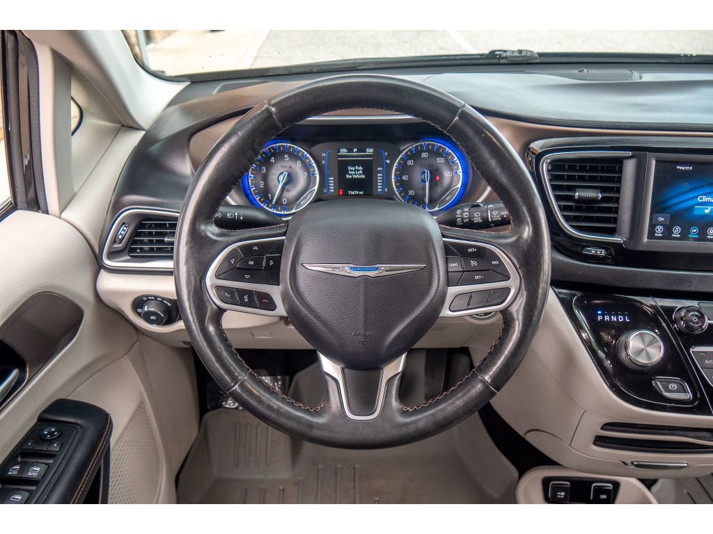 Used 2019 Chrysler Pacifica Touring-L image 21