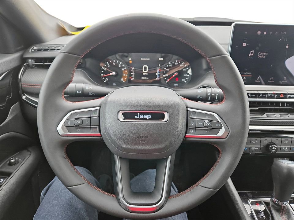 Used 2025 Jeep Compass Trailhawk image 13