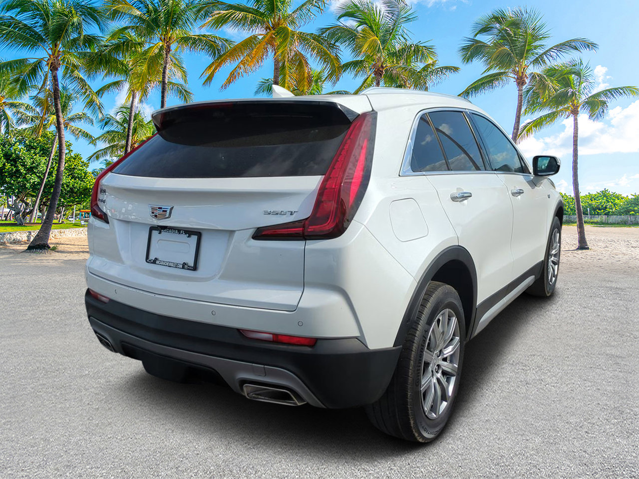Used 2022 Cadillac XT4 Premium Luxury w/ Technology Package image 3