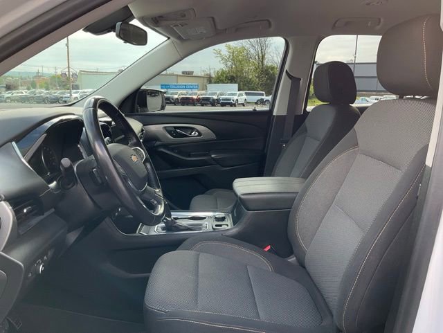 Used 2020 Chevrolet Traverse LT FWD image 2