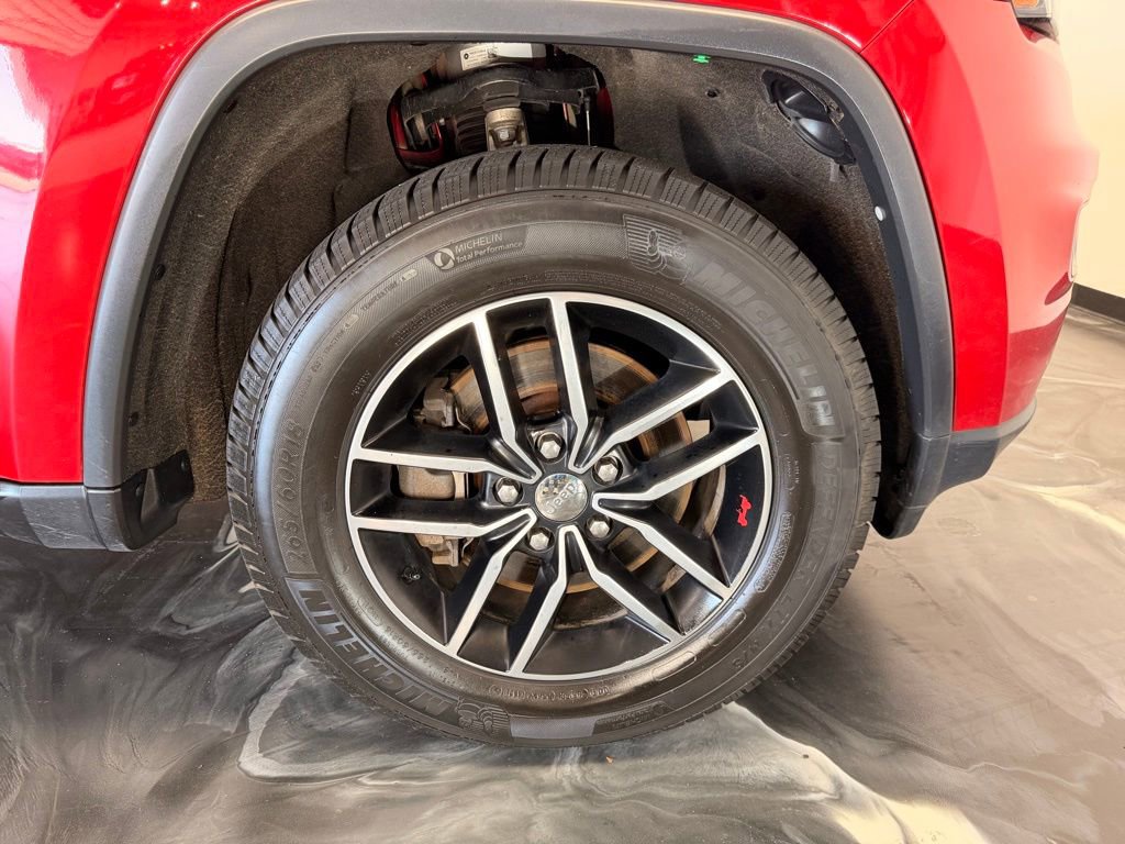 Used 2018 Jeep Grand Cherokee Trailhawk AWD/4WD image 24