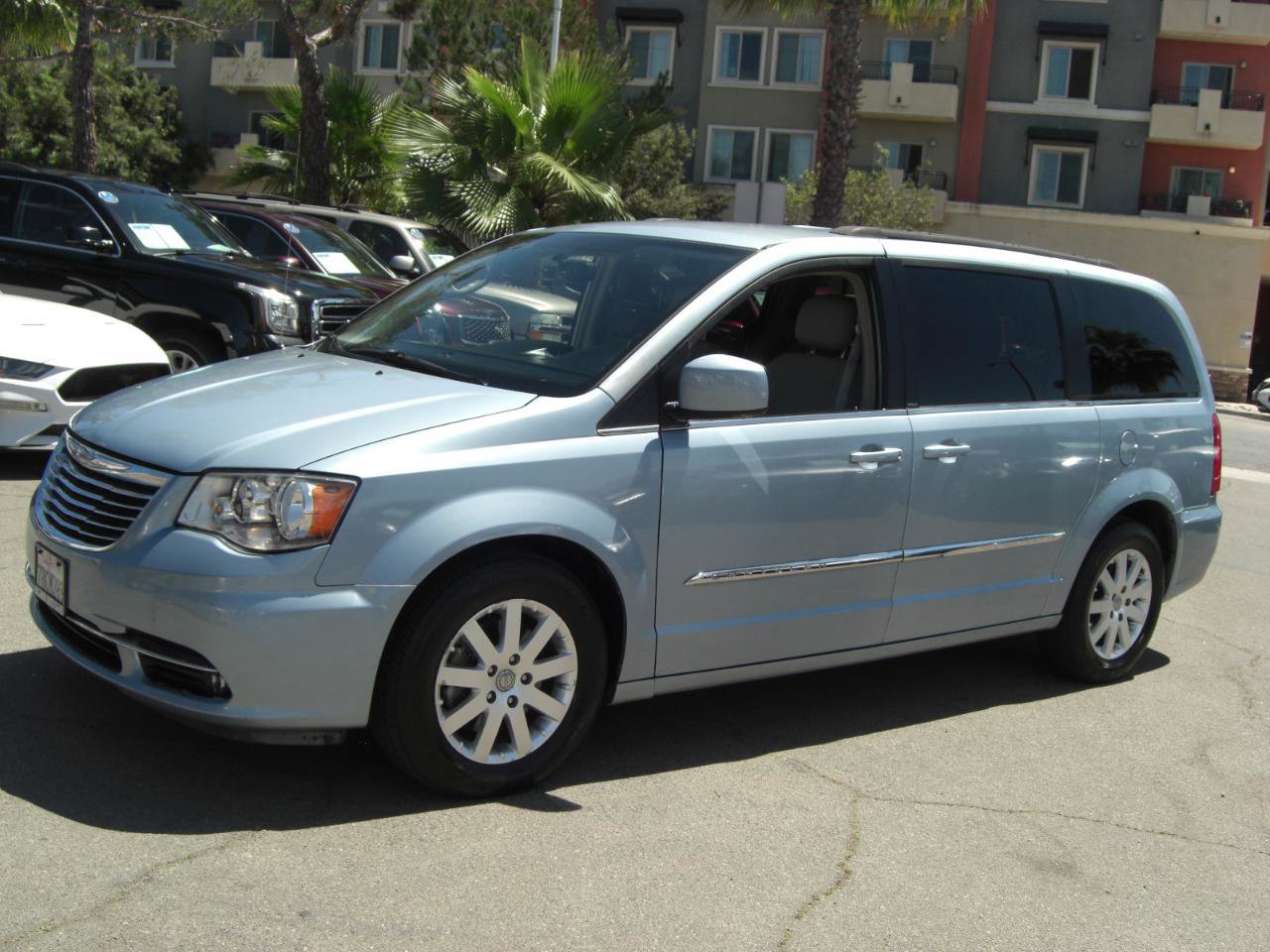 Used 2013 Chrysler Town & Country Touring FWD image 2