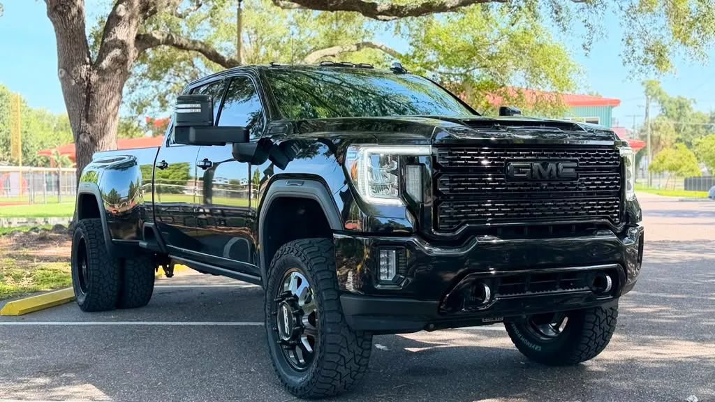 Used 2023 GMC Sierra 3500 Denali w/ Denali Ultimate Package AWD/4WD image 4