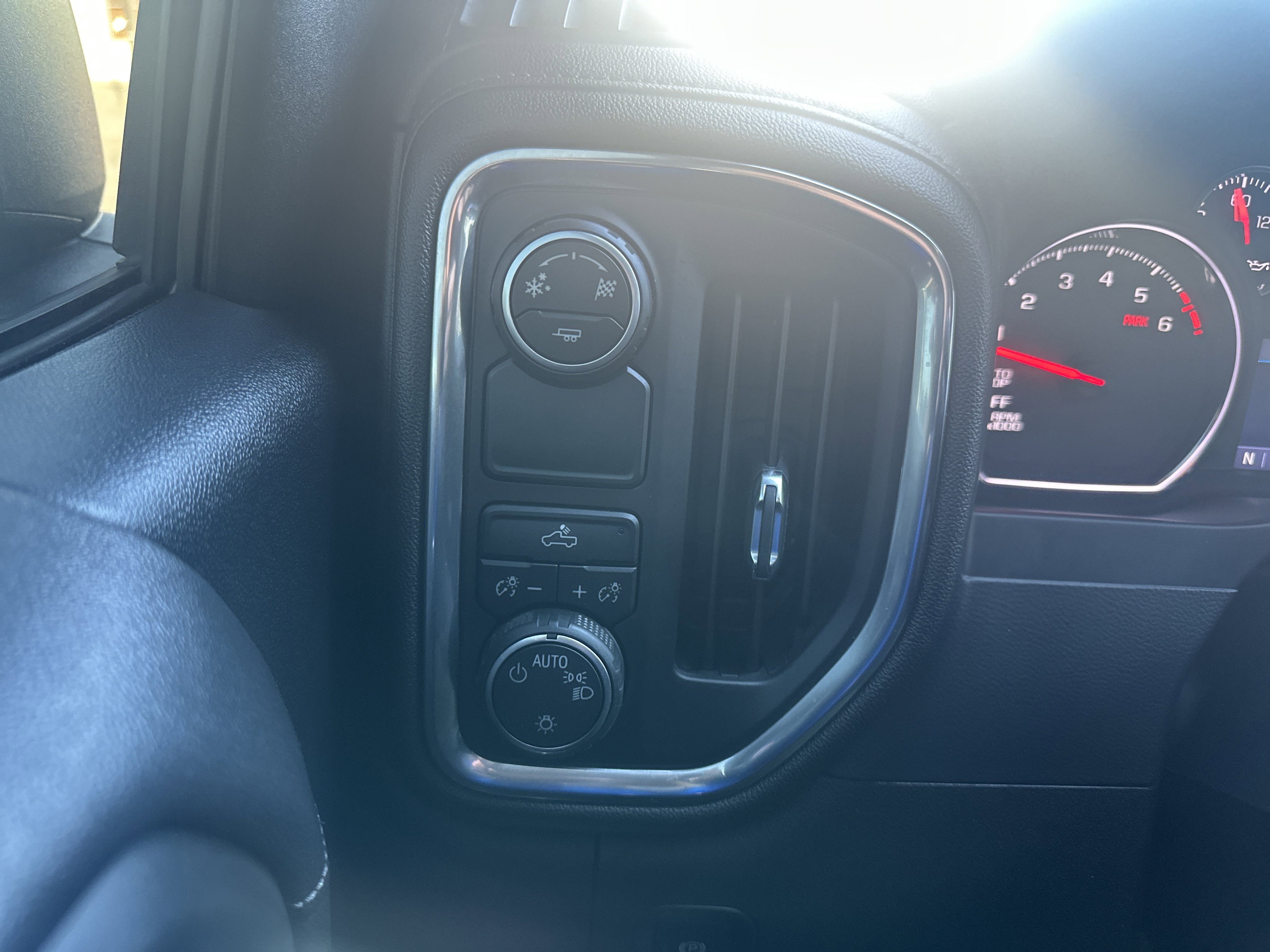 Used 2019 Chevrolet Silverado 1500 LT w/ All-Star Edition image 37