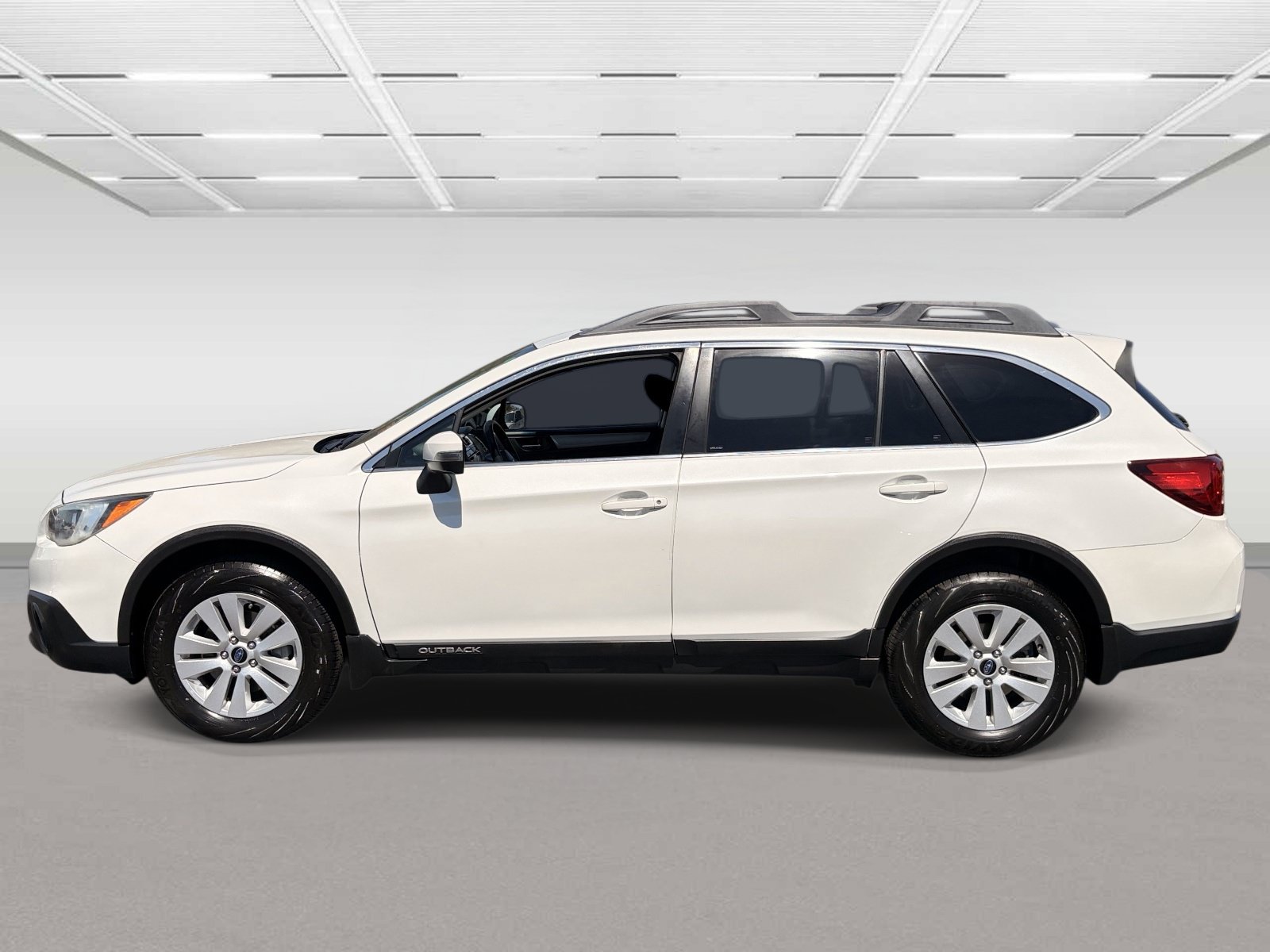 Used 2017 Subaru Outback 2.5i Premium AWD/4WD image 2