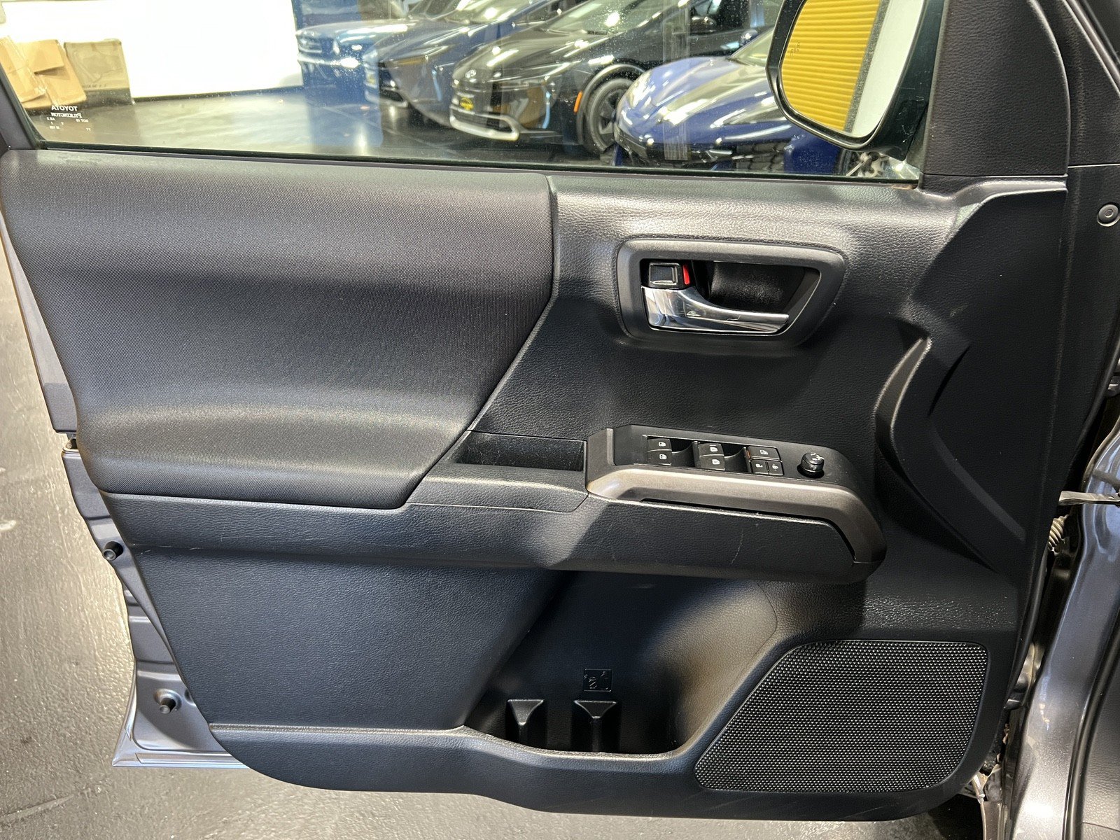 Used 2019 Toyota Tacoma TRD Off-Road w/ Technology Package AWD/4WD image 24
