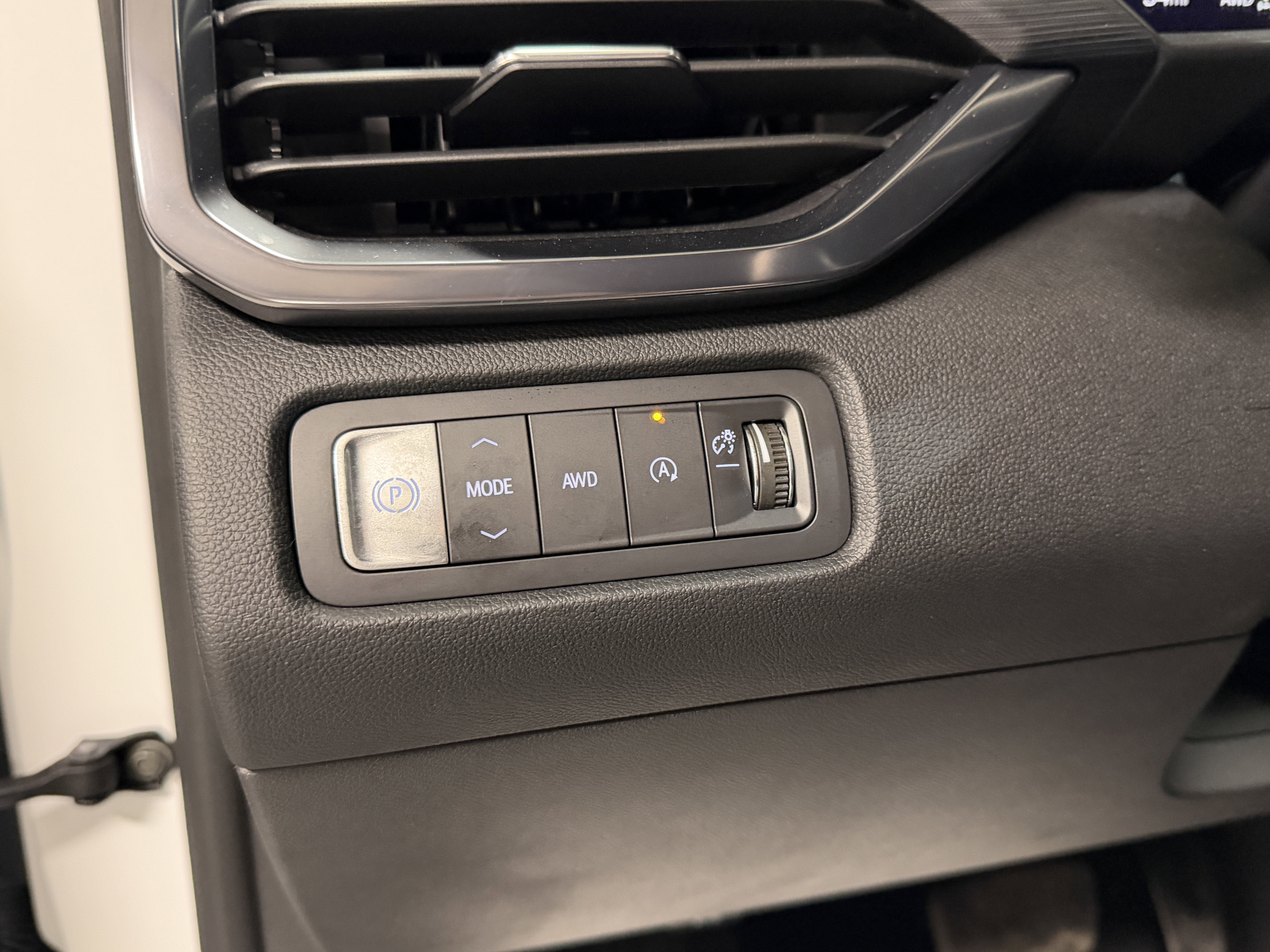 Used 2025 GMC Acadia AT4 w/ Luxury Package image 22