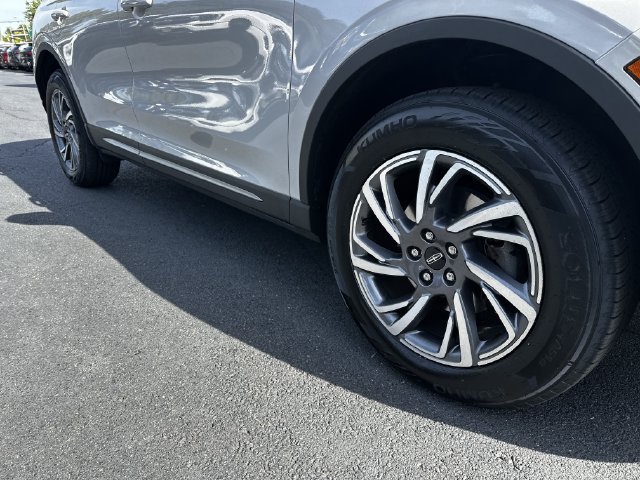 Certified 2023 Lincoln Corsair AWD w/ Equipment Group 101A image 11