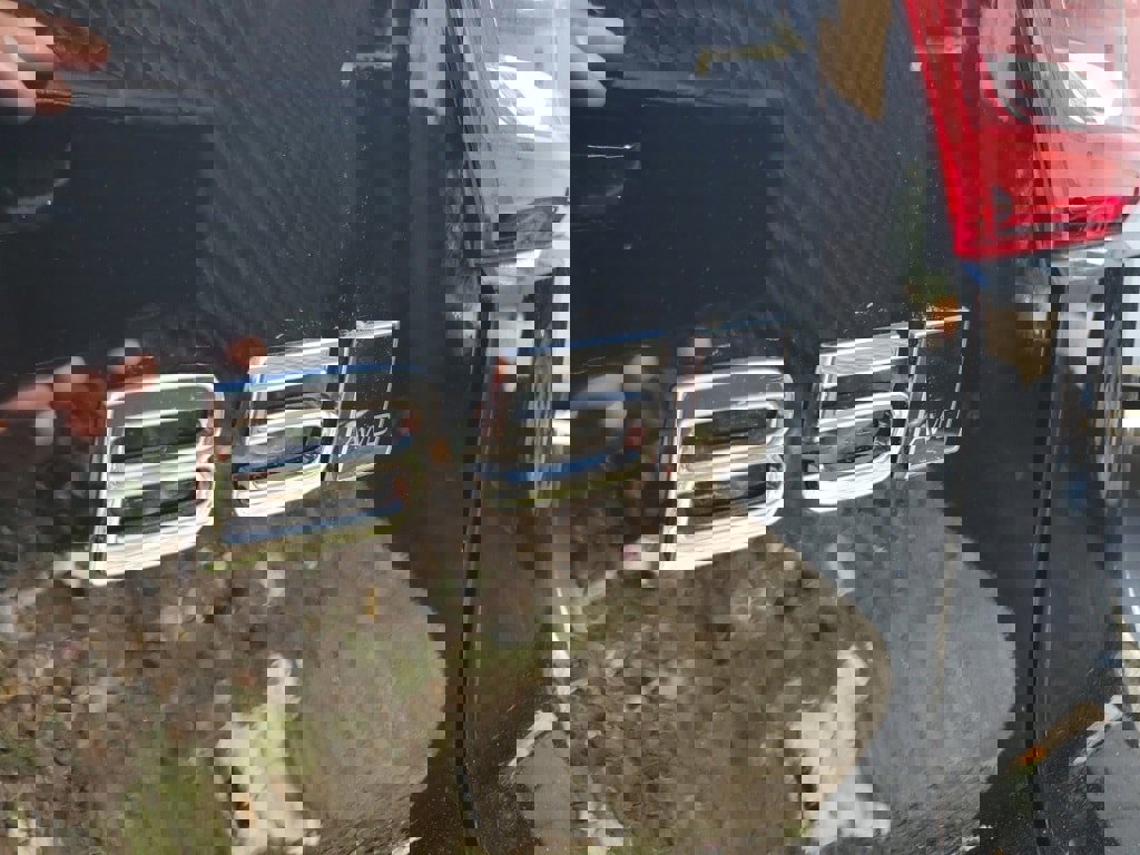 New 2025 Volvo XC40 B5 Ultra w/ Climate Package image 4