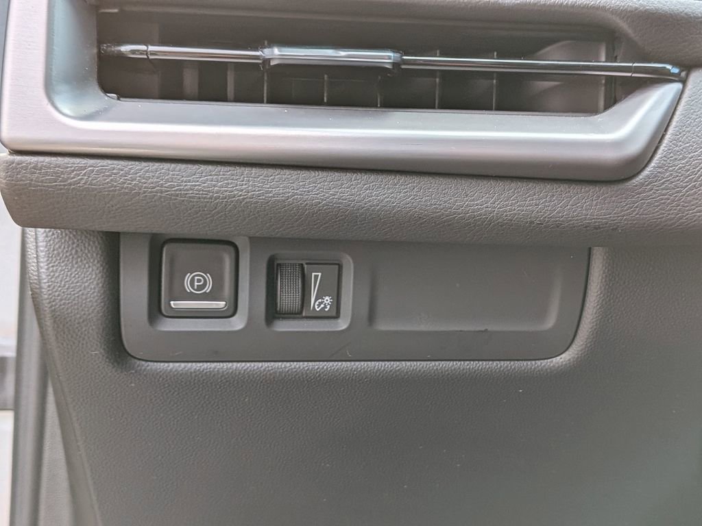Used 2024 Cadillac XT4 Premium Luxury image 17