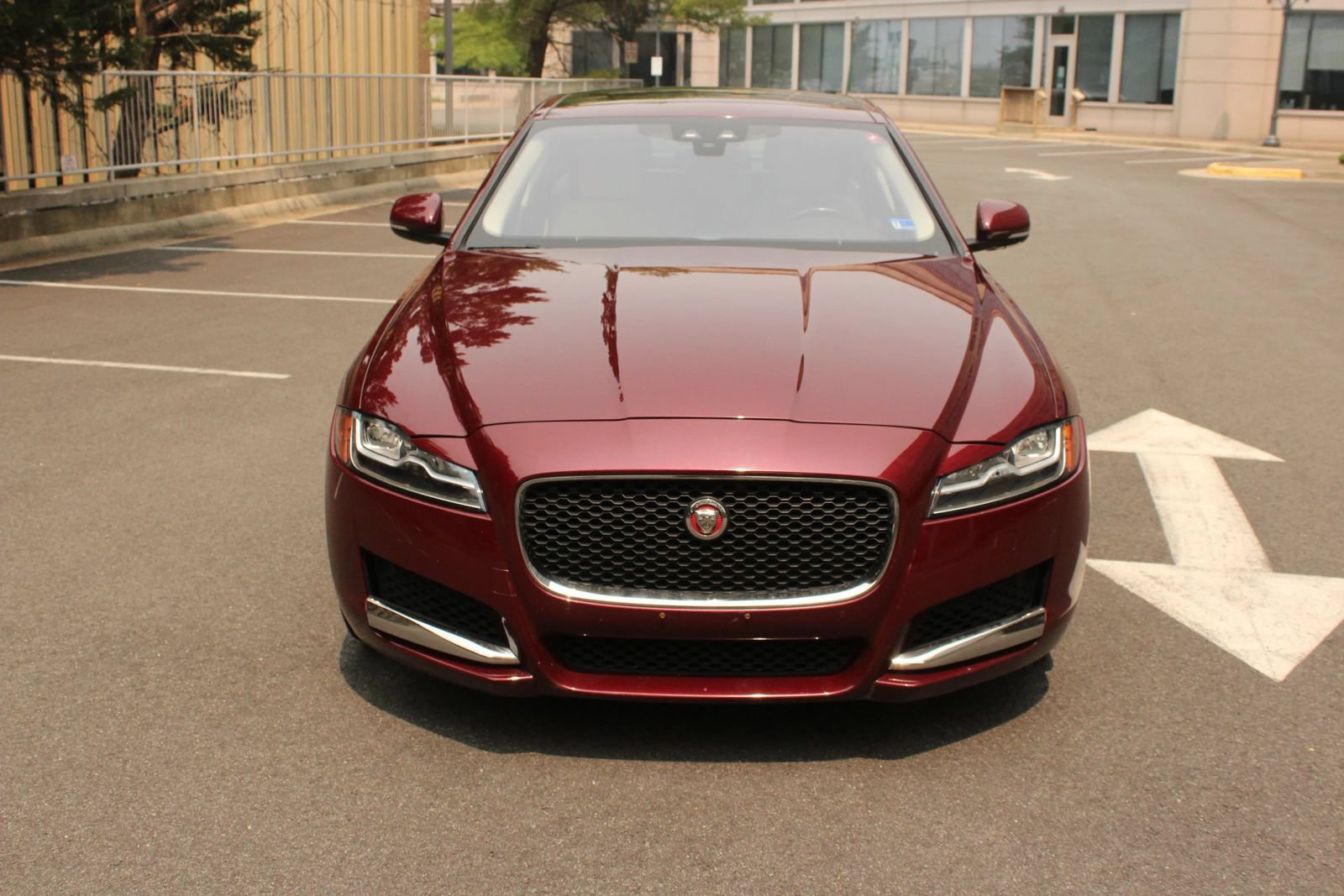 Used 2017 Jaguar XF Premium RWD image 3