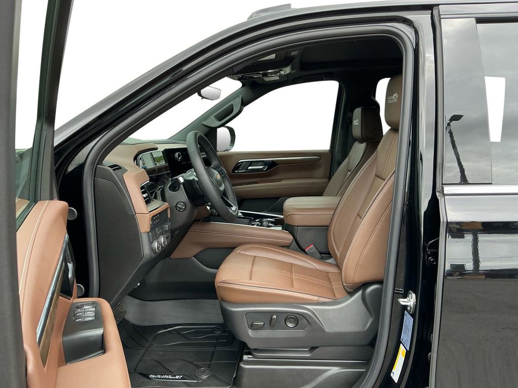 Used 2026 Chevrolet Suburban High Country w/ Sun And Tow Package RWD image 14