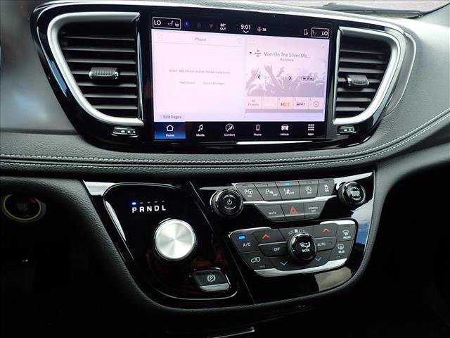 New 2025 Chrysler Pacifica Select FWD image 19